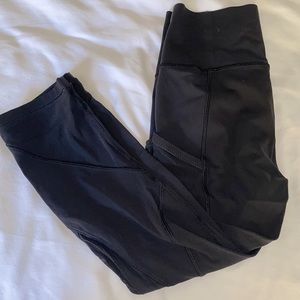 Lululemon Size 4 Black Crops, High Rise